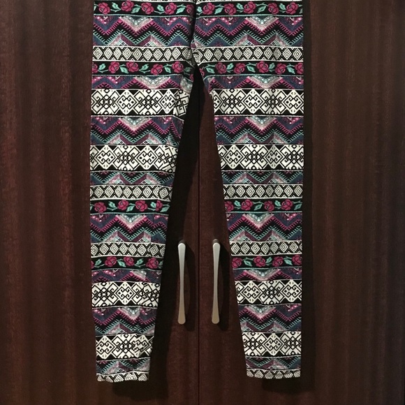Aztec Pattern Leggings - Picture 2 of 2